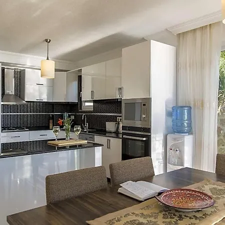 In Sleeps 10 Includes Swimming Pool Air Con And Wifi 9 *