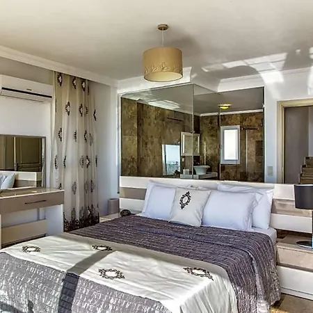 Villa In Sleeps 10 Includes Swimming Pool Air Con And Wifi 9 *